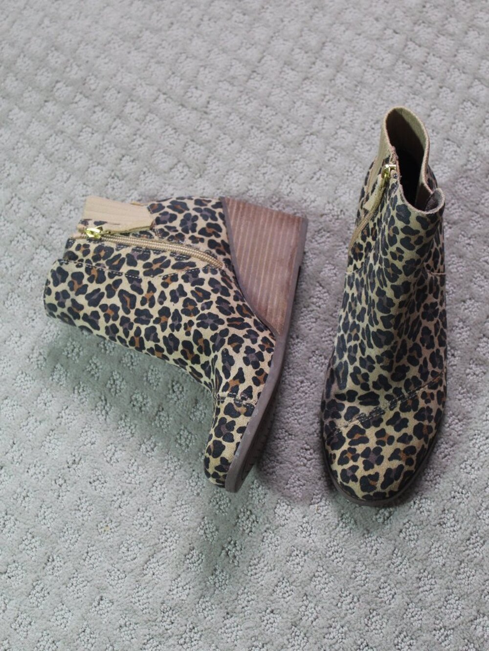 Toms Sadie Size 9 Suede Cheetah Print 3" Wedge Heels